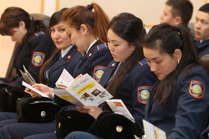 Capercaillie-ден жалаңаш Ирина Зимина Ресейлік медбикенің инцест порно видеосы