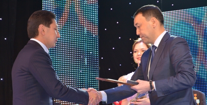 Порно фото: трахается жетілген әйелі және кончит оның киска