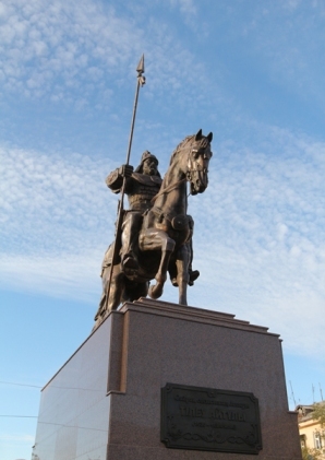 Батыры актобе. Тлеу батыр Актюбинск памятник. Актобе памятник стремя. Хан батыр фото Елабуга. Нани Батырлар 2021 город Челябинск.