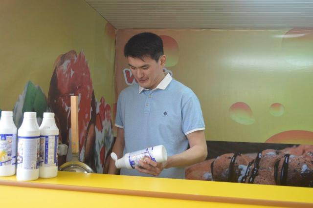 Жұмыста жасырын камерамен түсірілген орыс порносын көріңіз