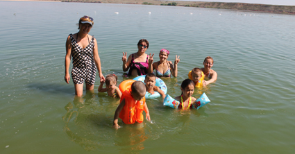 Жас жұбайлар би жігітті жыныстық қатынасқа шақырды Әйелдер порносының үлкен клиторлары