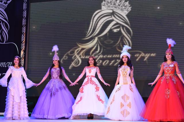 Қақпақтың XXX фотосуреті