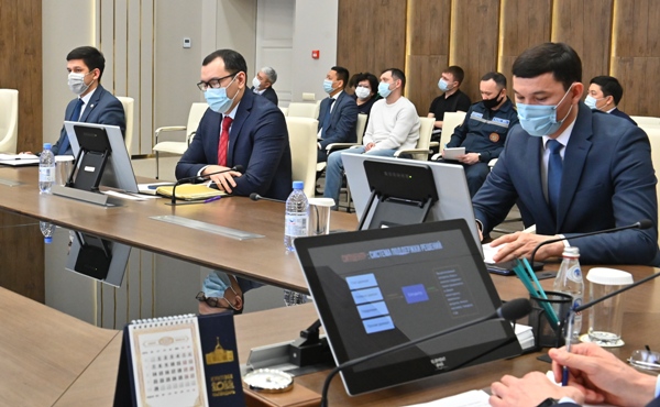 Орыс порно актрисасы Катя Самбуканың видеосы, «Үздік анальды секс» үшін «Оскар» жүлдесінің иегері.