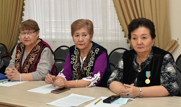 қыздардың жалаңаш жігіттерге реакциясы.