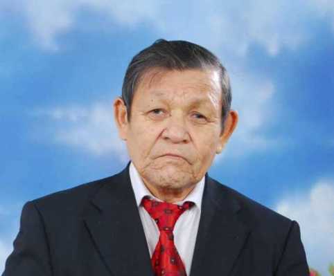 Кискадағы көбелекпен Әйелдердің бөкселері, аяқтары және саусақтары порнофотосуреттері