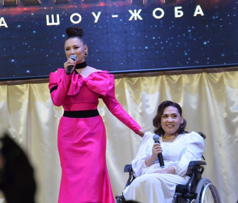 Көкіректі украин қыздары