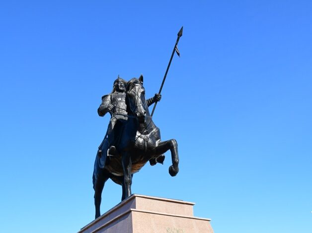 Мен онлайн режимде үйіме секс жаттықтырушы шақырдым.