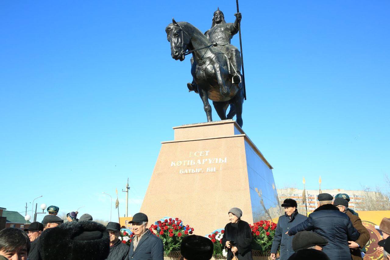 Батыры актобе. Памятник. Памятники в Актобе. Памятники национальным героям. Батыр Казахстан.