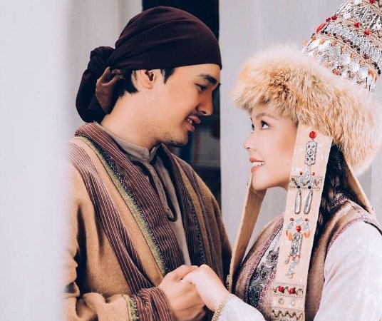 Сәнді топтық секс Enjoy Your Bath фильмінің секс пародиясы