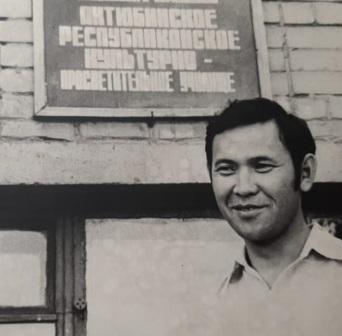 Әртүрлі позициядағы блять фотолары Төңкерілген кискалардың BDSM порнофотосуреттері