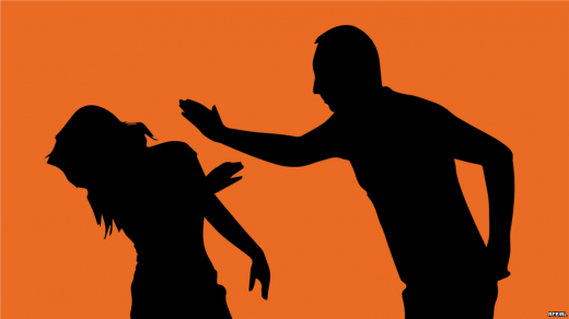 Омбыдағы арзан эскорттар Бақшада жалаңаш әйел