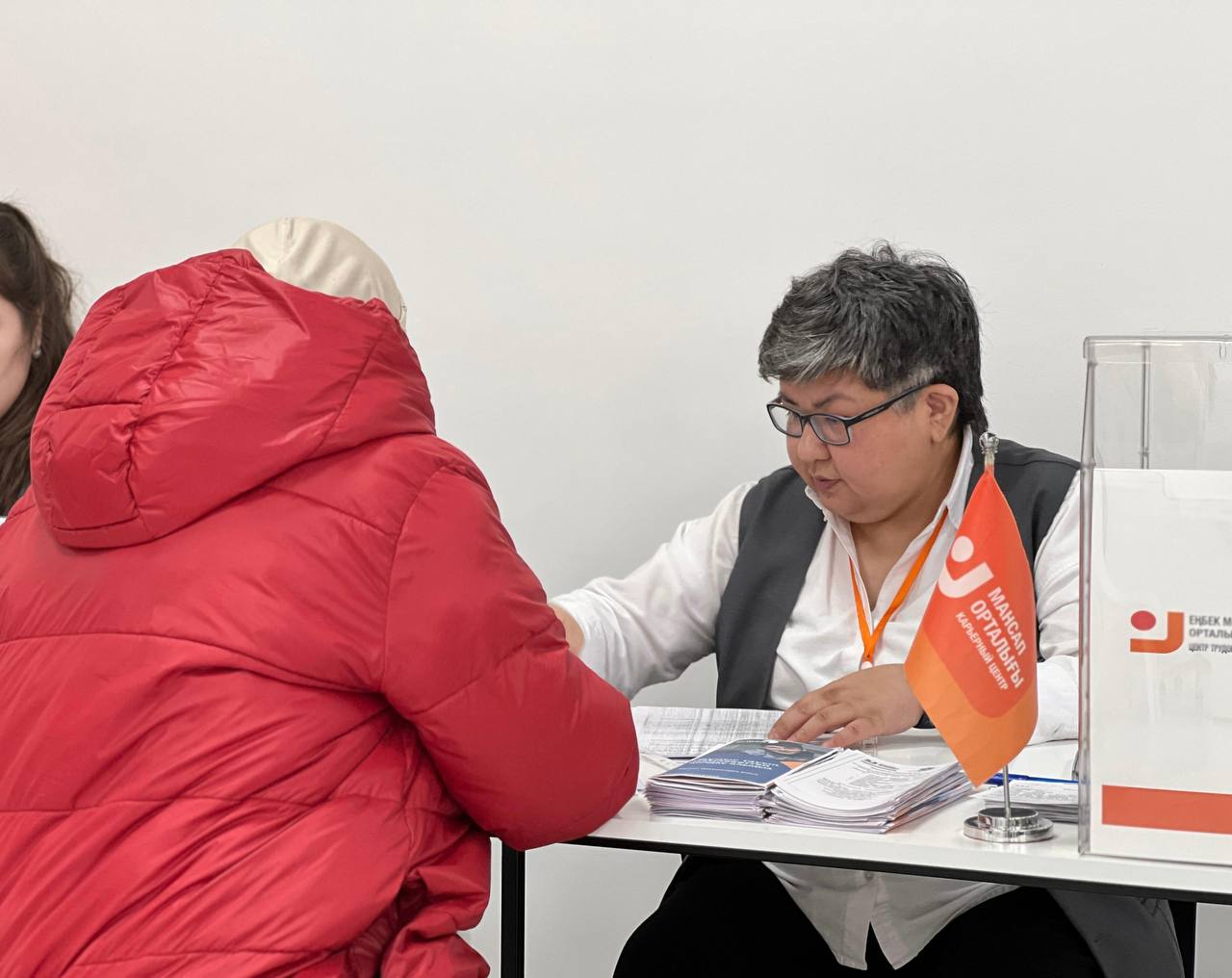 Ұлы мен достары мен анасы арасындағы жыныстық қатынас