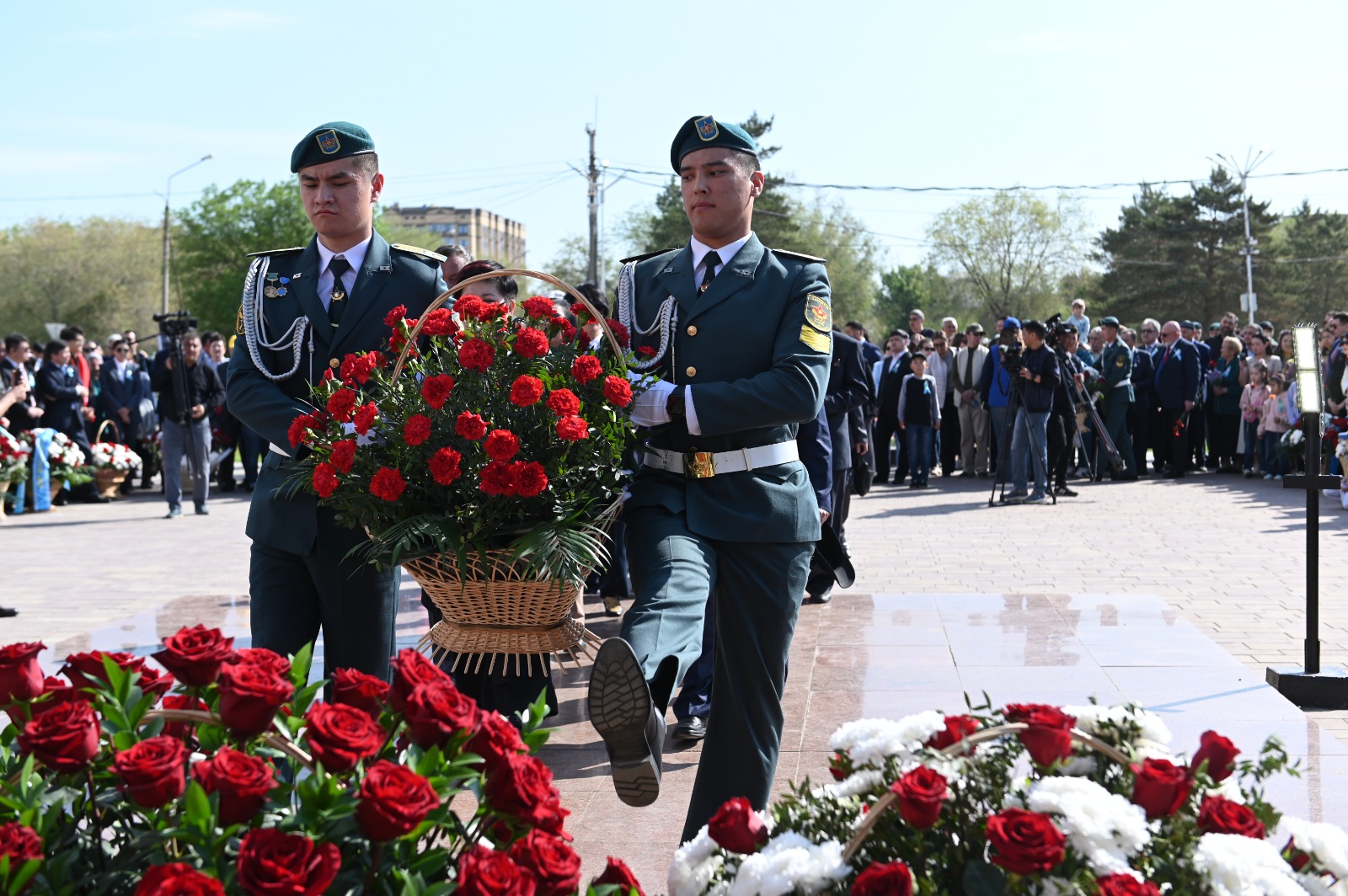 Неміс тіліне аударылған ретро порно