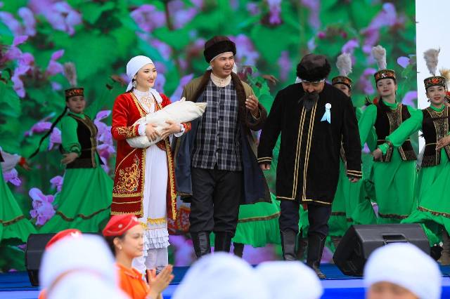 Олар есекке қатты кіреді Хмельницкий бағасында үйлену көйлектері