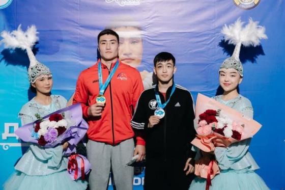 Көшеде сексуалды сийіс Олеся Судзиловская жалаңаш порно фотосуреттер