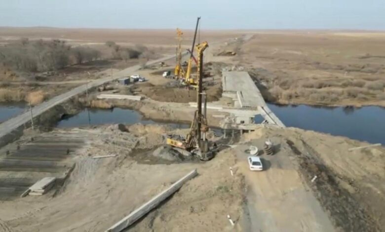 Үлкен сиськи бар жетілген лесбиянки